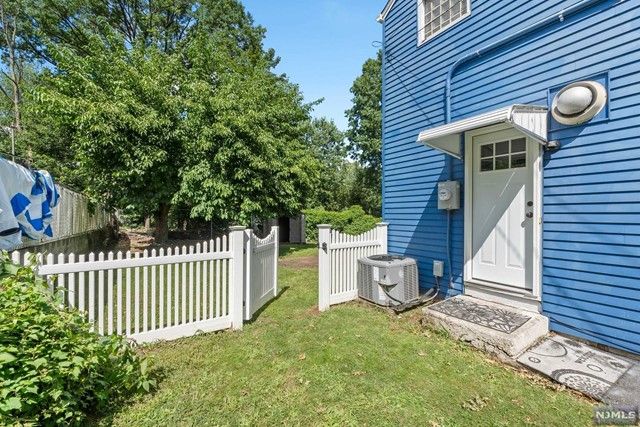 7 East Walnut Street, Teaneck, NJ 07666