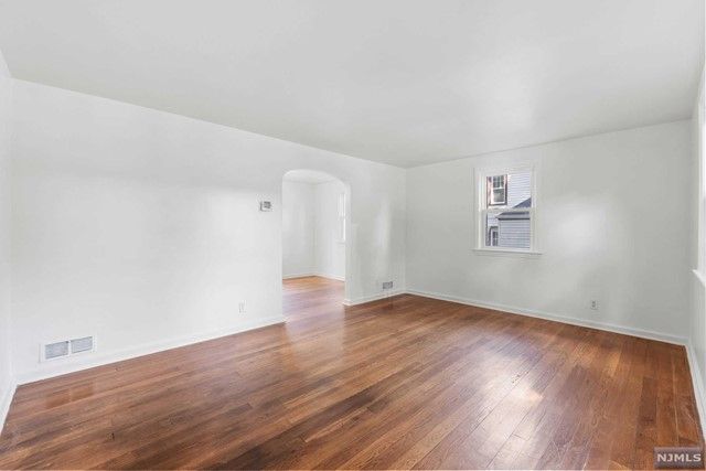 7 East Walnut Street, Teaneck, NJ 07666