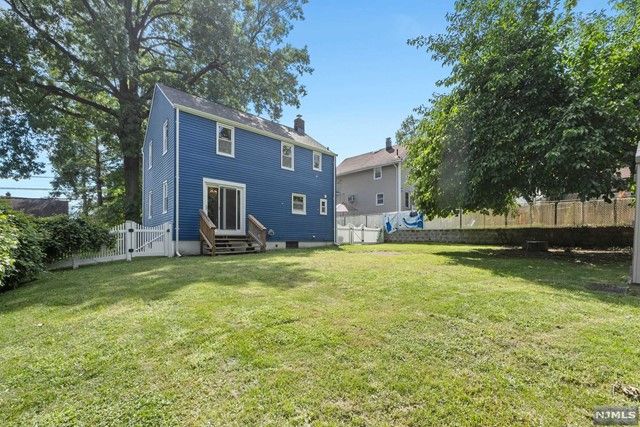 7 East Walnut Street, Teaneck, NJ 07666