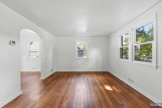 7 East Walnut Street, Teaneck, NJ 07666