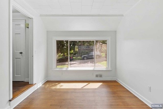 7 East Walnut Street, Teaneck, NJ 07666