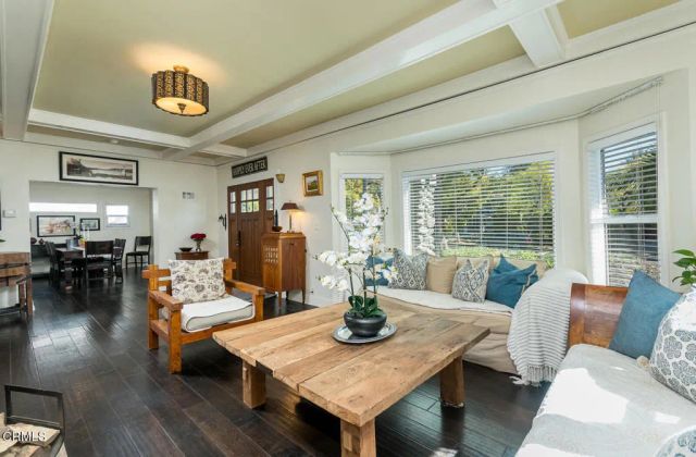 1955 N Los Robles Avenue, Pasadena, CA 91104