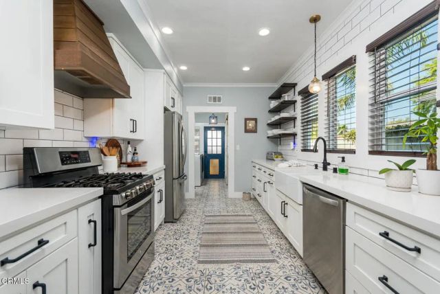 1955 N Los Robles Avenue, Pasadena, CA 91104