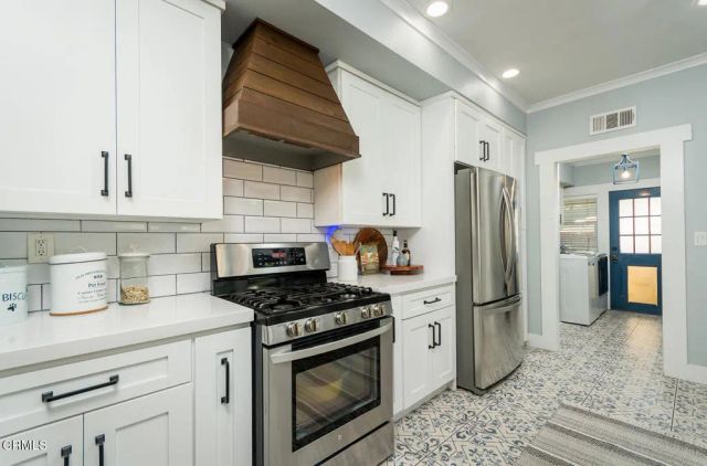 1955 N Los Robles Avenue, Pasadena, CA 91104