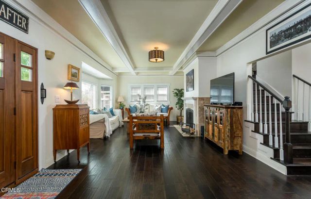 1955 N Los Robles Avenue, Pasadena, CA 91104