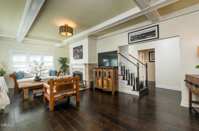 1955 N Los Robles Avenue, Pasadena, CA 91104