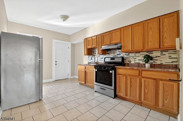 28 11Th Ave, East Orange City, NJ 07018