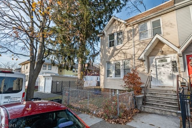 28 11Th Ave, East Orange City, NJ 07018