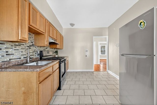 28 11Th Ave, East Orange City, NJ 07018