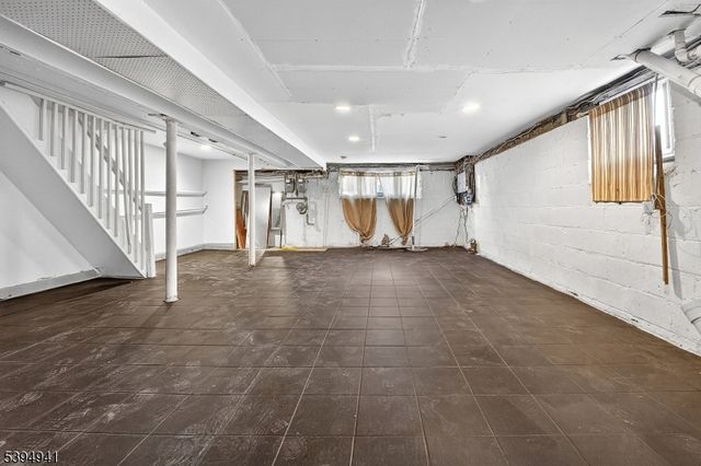 28 11Th Ave, East Orange City, NJ 07018