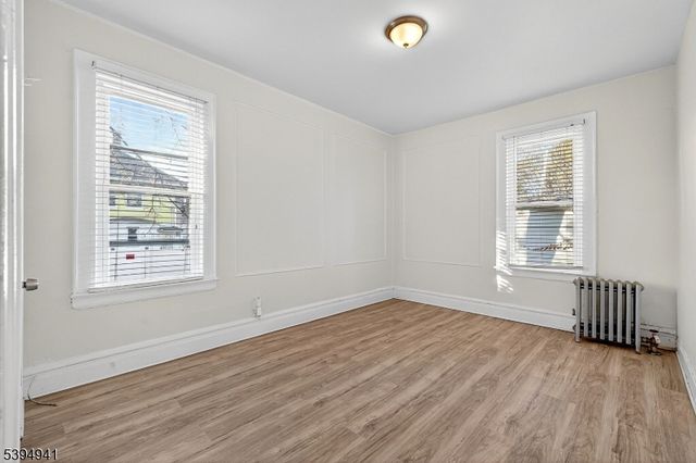 28 11Th Ave, East Orange City, NJ 07018