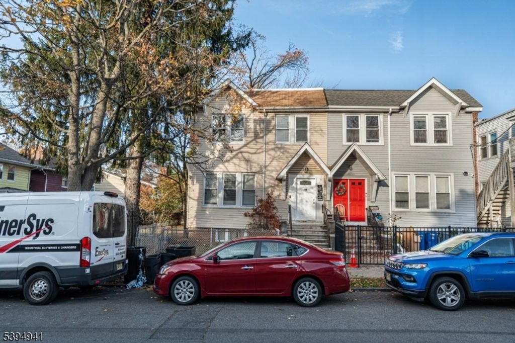 28 11Th Ave, East Orange City, NJ 07018