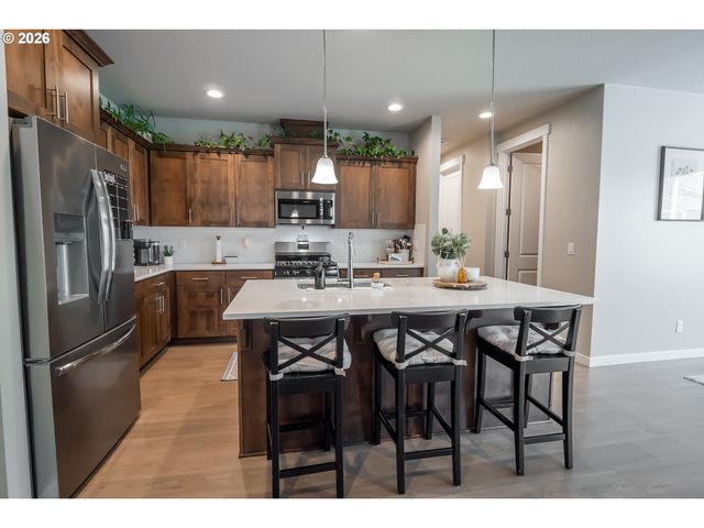 2451 W 9TH Ave, Junction City, OR 97448