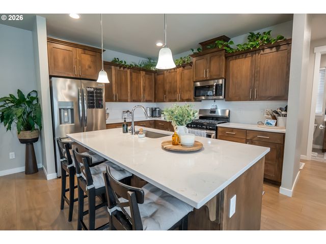 2451 W 9TH Ave, Junction City, OR 97448
