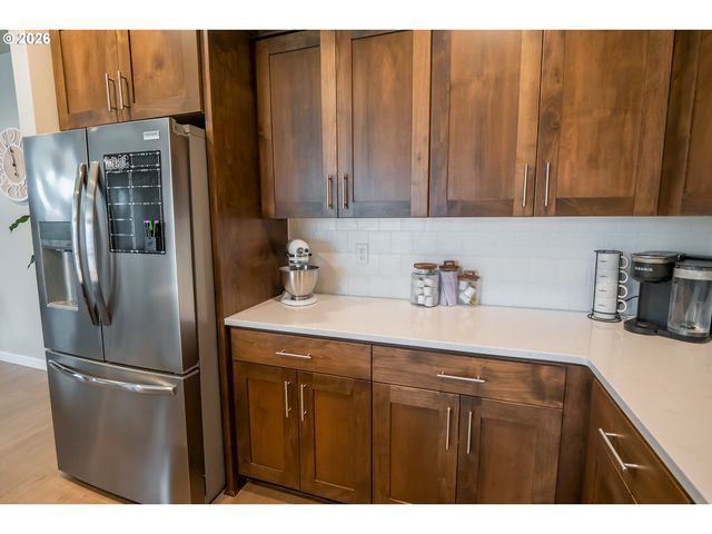 2451 W 9TH Ave, Junction City, OR 97448