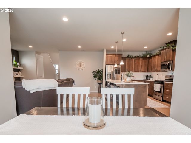 2451 W 9TH Ave, Junction City, OR 97448