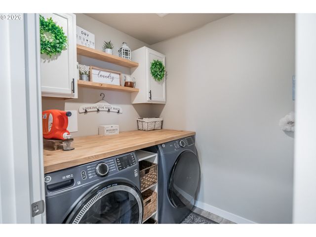 2451 W 9TH Ave, Junction City, OR 97448