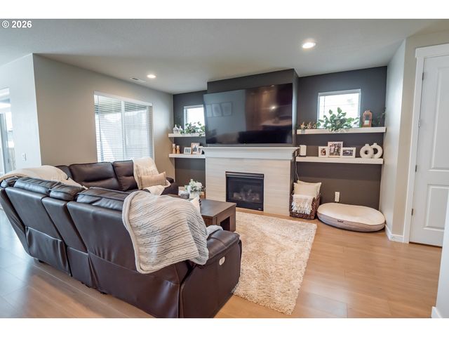 2451 W 9TH Ave, Junction City, OR 97448