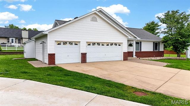 15 Covered Wagon Trail Court, St Peters, MO 63376