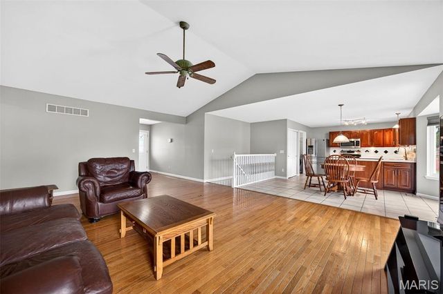15 Covered Wagon Trail Court, St Peters, MO 63376