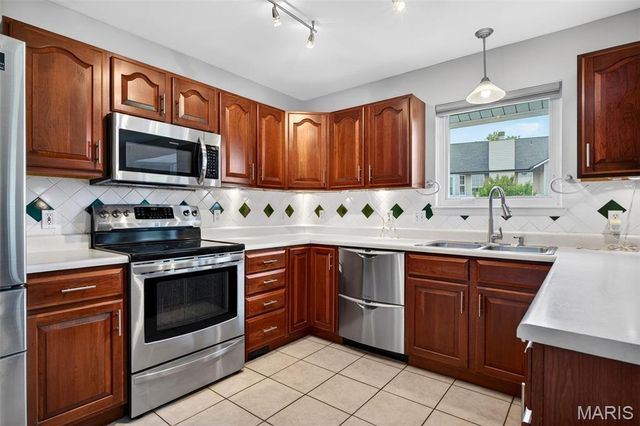 15 Covered Wagon Trail Court, St Peters, MO 63376