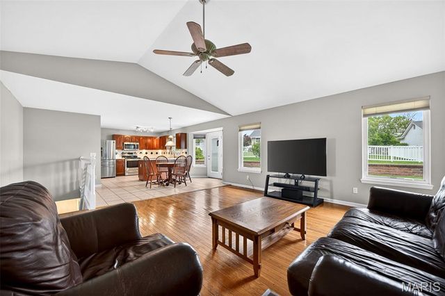 15 Covered Wagon Trail Court, St Peters, MO 63376