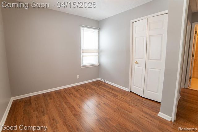 544 E Dallas Avenue, Madison Heights, MI 48071