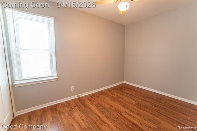 544 E Dallas Avenue, Madison Heights, MI 48071