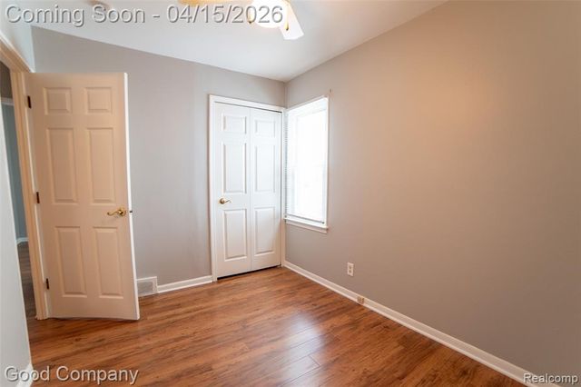 544 E Dallas Avenue, Madison Heights, MI 48071