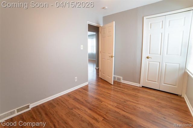 544 E Dallas Avenue, Madison Heights, MI 48071