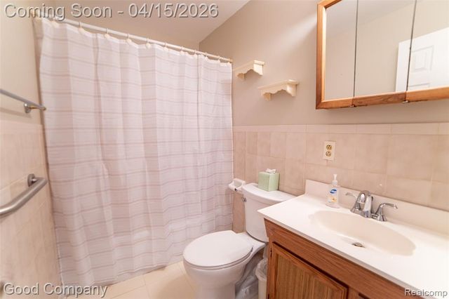 544 E Dallas Avenue, Madison Heights, MI 48071