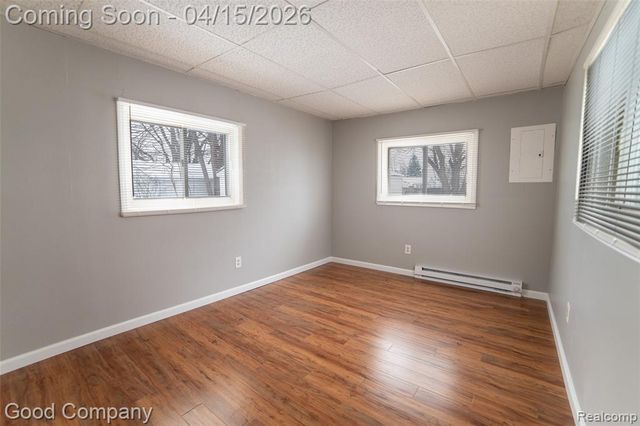 544 E Dallas Avenue, Madison Heights, MI 48071