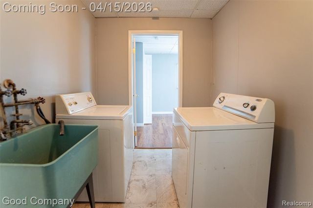 544 E Dallas Avenue, Madison Heights, MI 48071