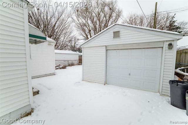 544 E Dallas Avenue, Madison Heights, MI 48071