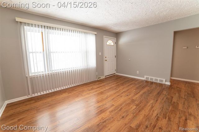 544 E Dallas Avenue, Madison Heights, MI 48071