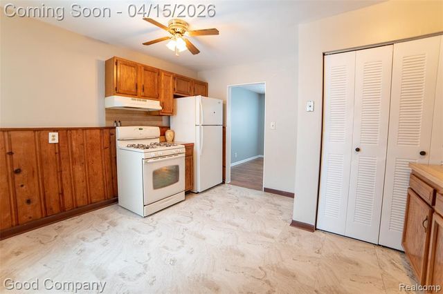 544 E Dallas Avenue, Madison Heights, MI 48071