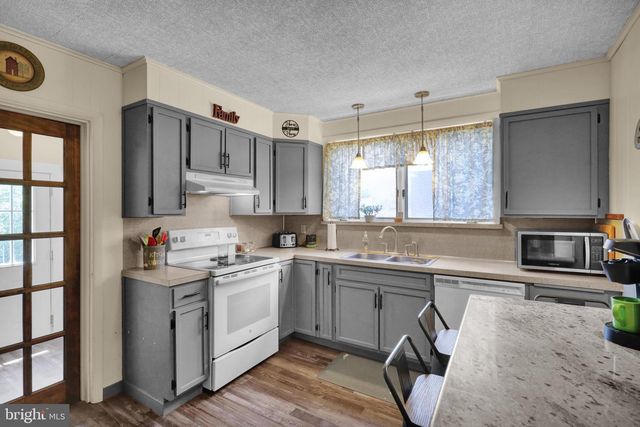 2122 HIGHLAND ST, West Lawn, PA 19609