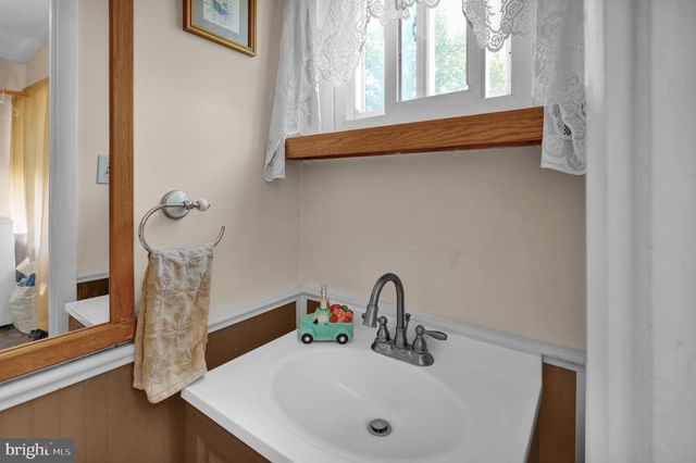 2122 HIGHLAND ST, West Lawn, PA 19609