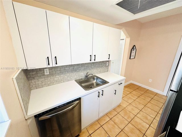 540 15th St 203, Miami Beach, FL 33139