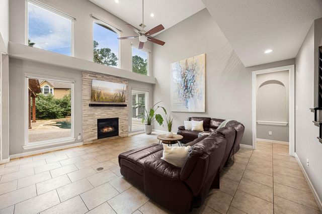6 Windflower Place, The Woodlands, TX 77381