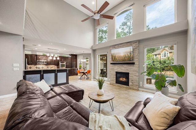 6 Windflower Place, The Woodlands, TX 77381