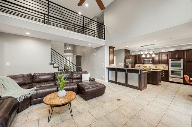 6 Windflower Place, The Woodlands, TX 77381