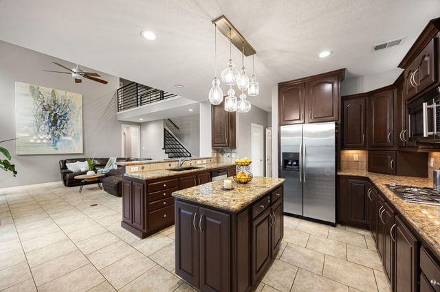 6 Windflower Place, The Woodlands, TX 77381