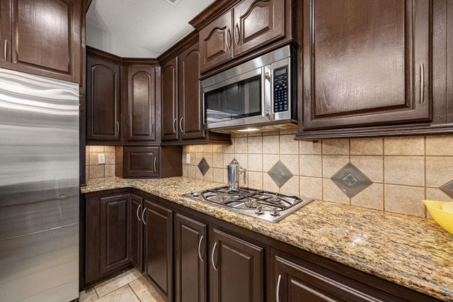 6 Windflower Place, The Woodlands, TX 77381