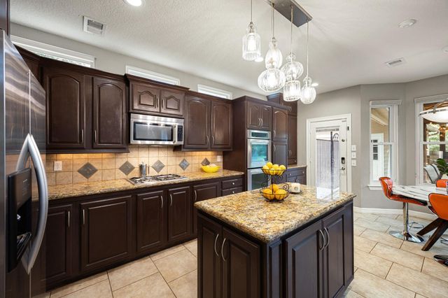 6 Windflower Place, The Woodlands, TX 77381