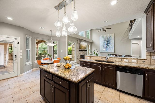 6 Windflower Place, The Woodlands, TX 77381