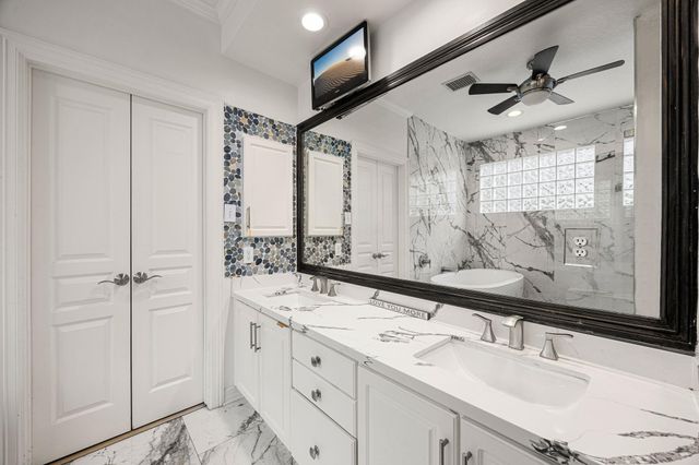 6 Windflower Place, The Woodlands, TX 77381