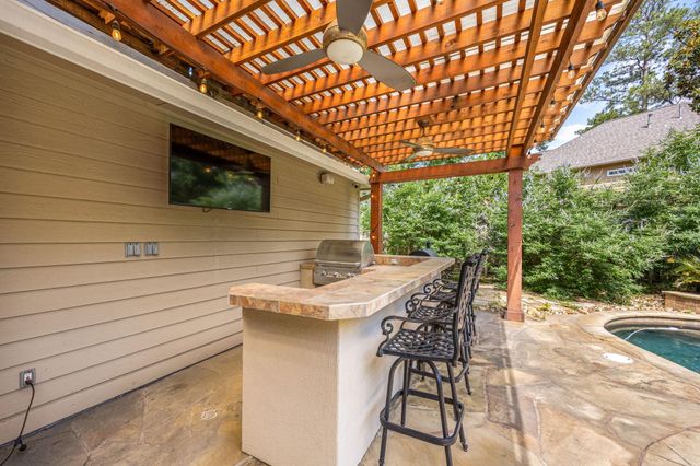 6 Windflower Place, The Woodlands, TX 77381
