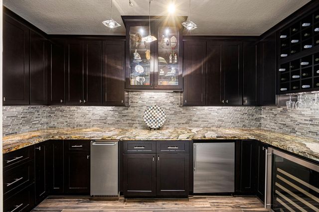 6 Windflower Place, The Woodlands, TX 77381
