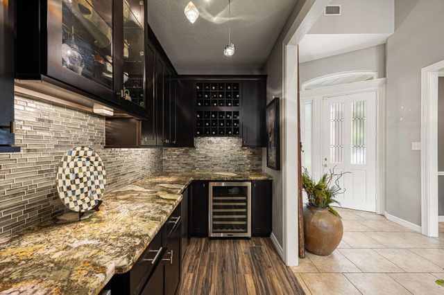 6 Windflower Place, The Woodlands, TX 77381
